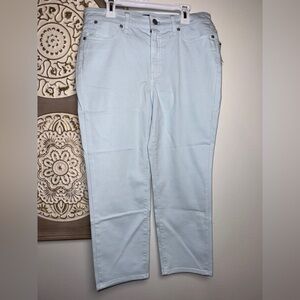 Talbots Petite Straight Leg Jeans – Light Wash (NWT) 6P